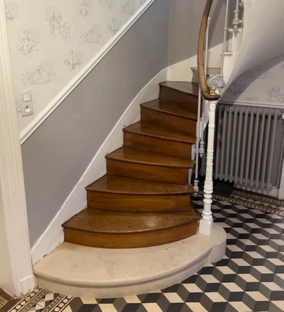 Remplacement d'une marche d'escalier à l'identique en sous oeuvre