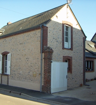 Ravalement de façade au mortier de chaux pour pierre apparente à Prunay le Gillon
