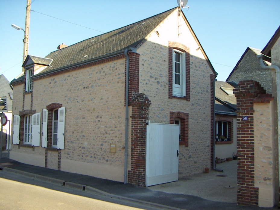 Ravalement de façade au mortier de chaux pour pierre apparente à Prunay le Gillon