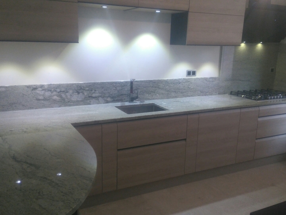 Plan de travail en granit ice lemon à Chartres