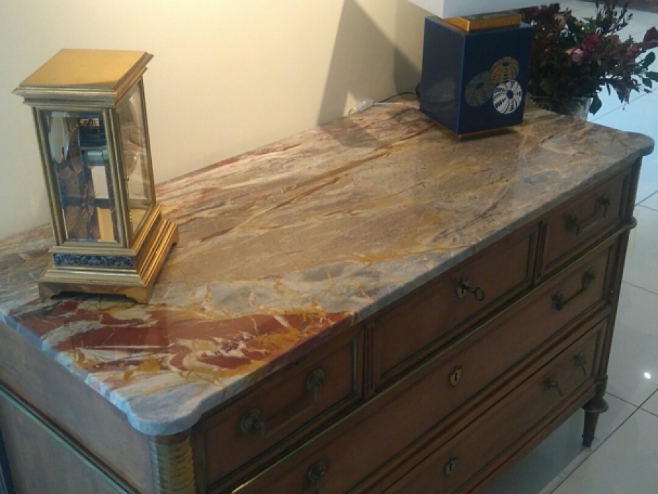 Plateau de meuble à l'ancienne en marbre de Sarrancolin