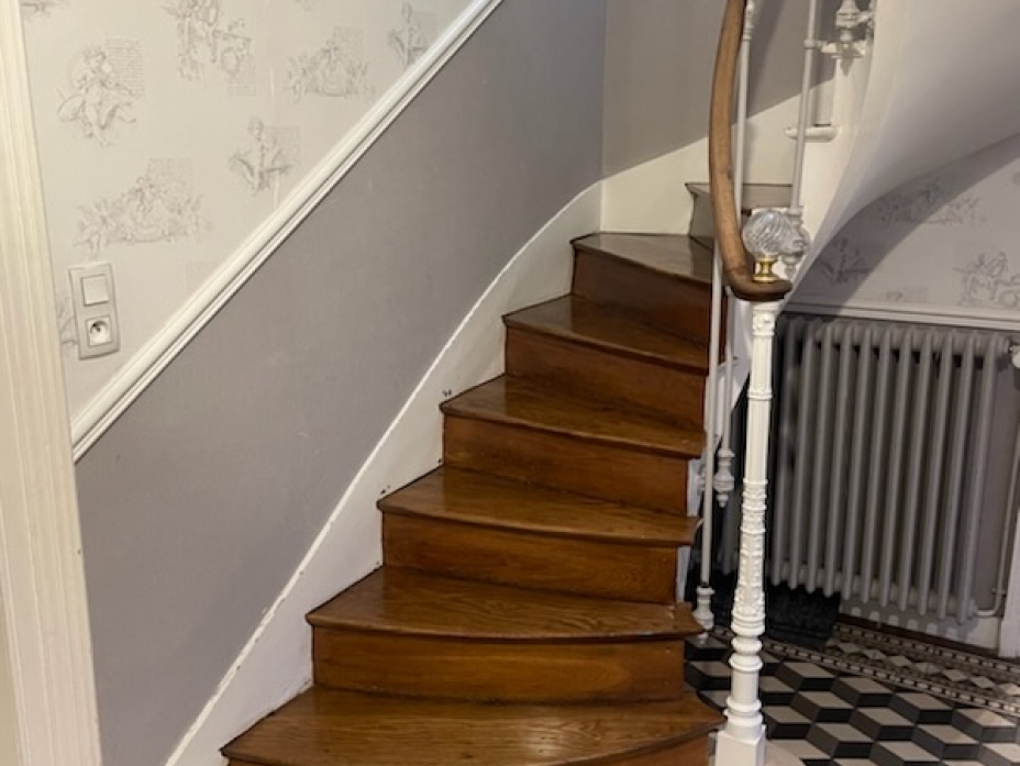 Remplacement d'une marche d'escalier à l'identique en sous oeuvre à Chartres