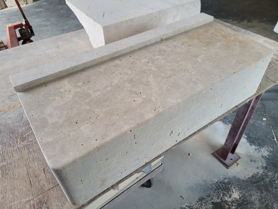 Seuil de porte avec rejingot sur mesure en pierre de Beauce à Chartres