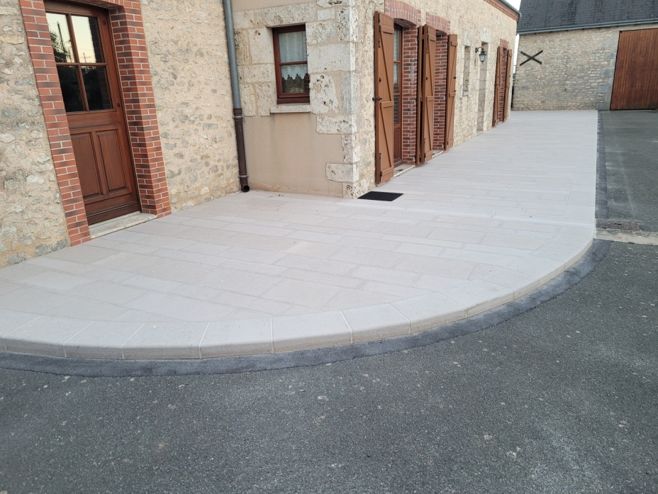 Terrasse en pierre naturelle de bourgogne ingélive finition antidérapant