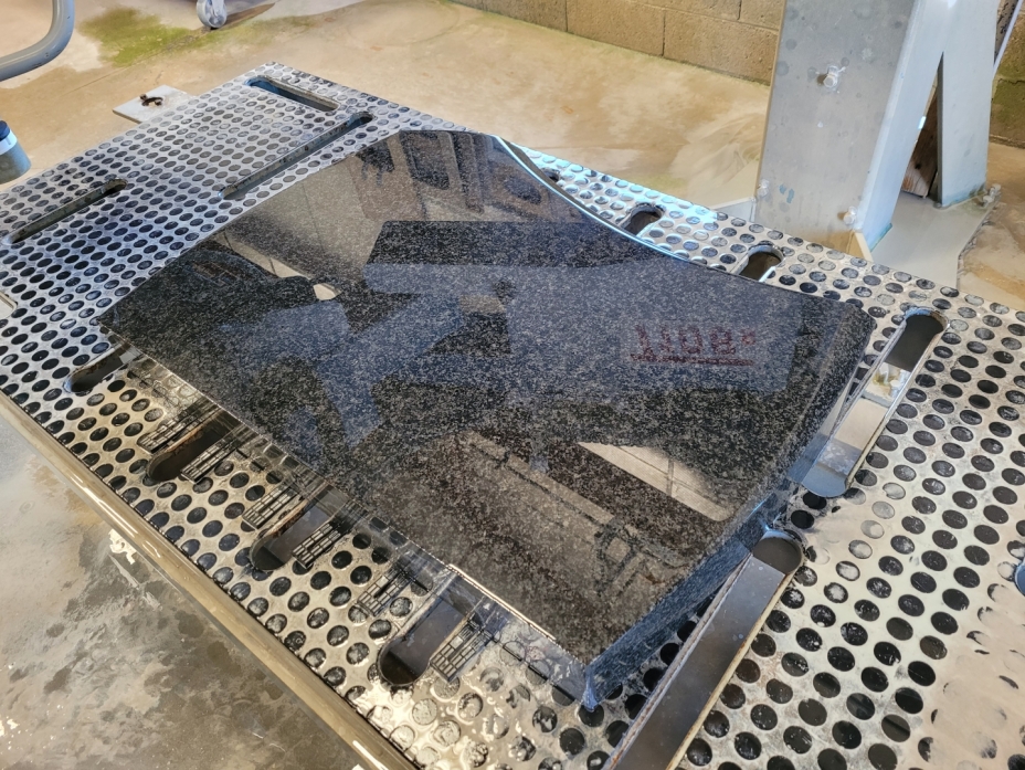 Polissage de pierre tombale en granit