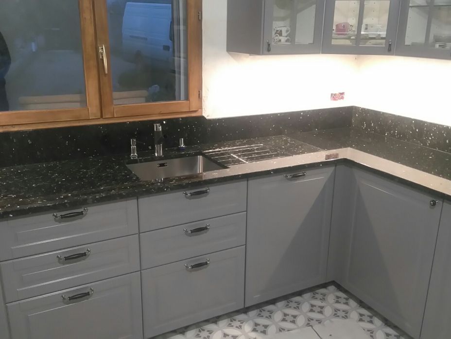 Plan de travail de cuisine en granit Nordlys en Eure et Loir